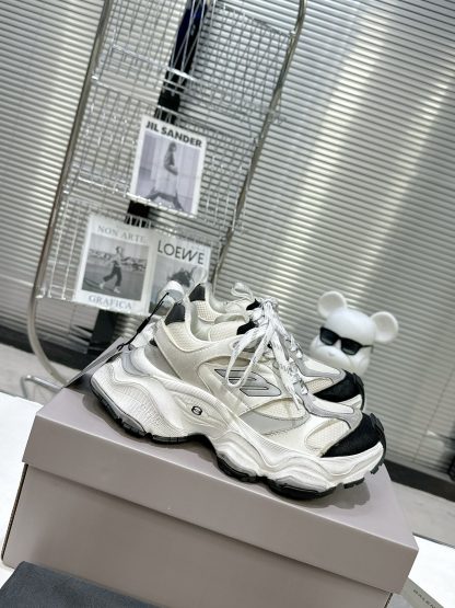 Balenciaga trendy fashionable sneakers - Image 2