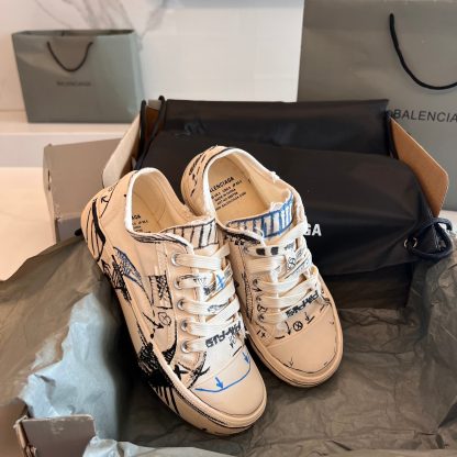 Balenciaga Couple's Fashion Graffiti Canvas Shoes - Image 2