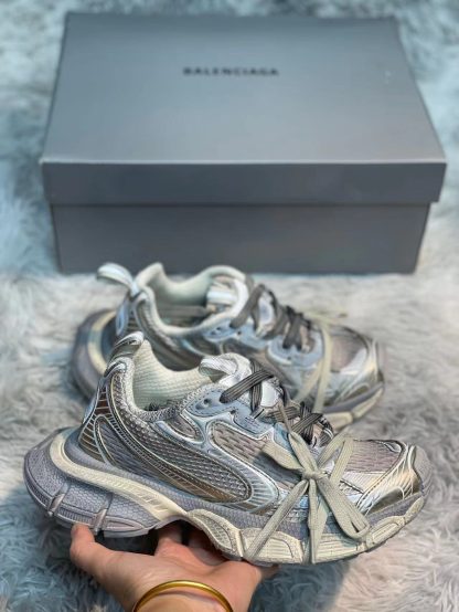 Balenciaga stylish sneakers - Image 2