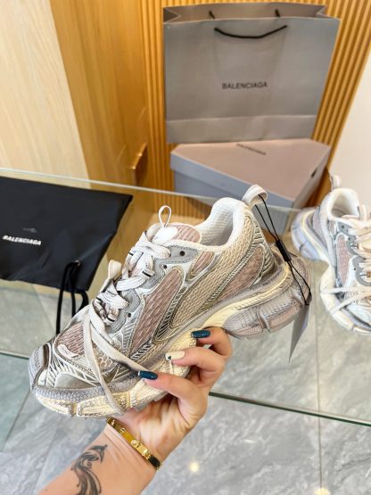 Balenciaga stylish sneakers - Image 2