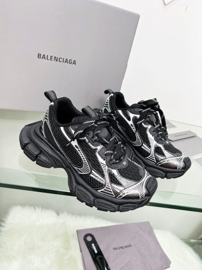 Balenciaga Fashionable Casual Sneakers - Image 2