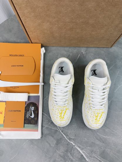 Louis Vuitton couple's co-branded sports shoes - Image 2
