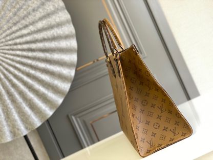 Louis Vuitton ONTHEGO Handbag - Image 2