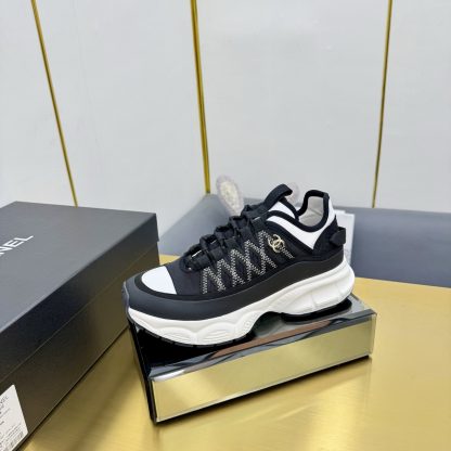Chanel men's and women's couple's black and white classic sports all-match casual dad shoes - Image 2