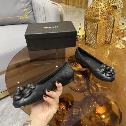 Chanel autumn and winter new black with camellia small round head retro loafers - Image 2