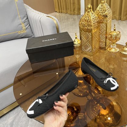 Chanel autumn and winter new black round head with bow retro loafers - Image 2