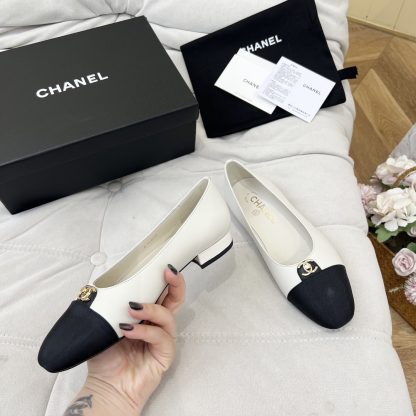 Chanel autumn and winter new small round head white retro loafers - Image 2