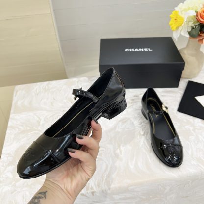 Chanel autumn and winter new black shiny retro style small round head thick heel loafers - Image 2