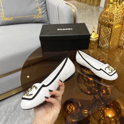 Chanel autumn and winter new white small round head retro loafers - Image 2