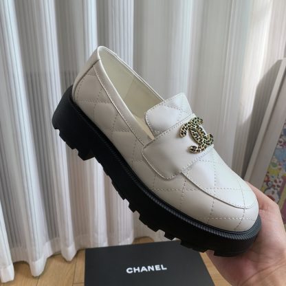 Chanel autumn and winter small round head slim retro style white loafers heel height 4.5cm - Image 2