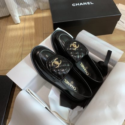 Chanel's new elegant and durable black loafers for early spring - Image 2