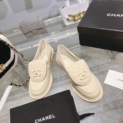Chanel's new beige loafers for early spring - Image 2