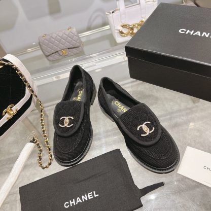 Chanel's new black loafers for early spring - Image 2
