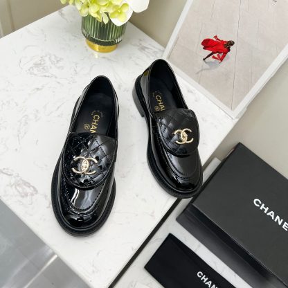 Chanel's early spring black shiny new temperament loafers - Image 2