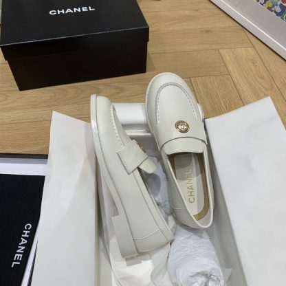 Chanel autumn and winter new white retro style small round head loafers - Image 2