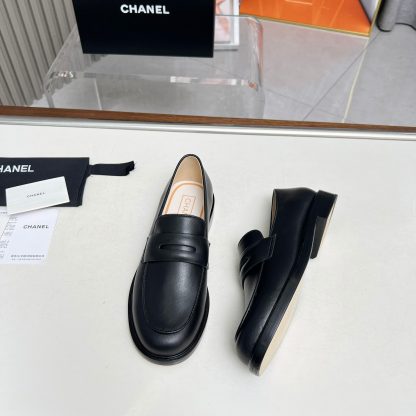 Chanel Early Autumn New Small Round Toe Black Retro Loafers - Image 2