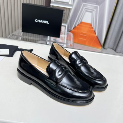 Chanel Early Autumn New Small Round Toe Black Shiny Retro Loafers - Image 2
