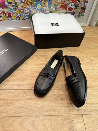 Chanel autumn and winter four seasons retro style small round head black loafers - Image 2