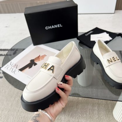 Chanel autumn and winter series white new small round head European and American catwalk loafers - Image 2