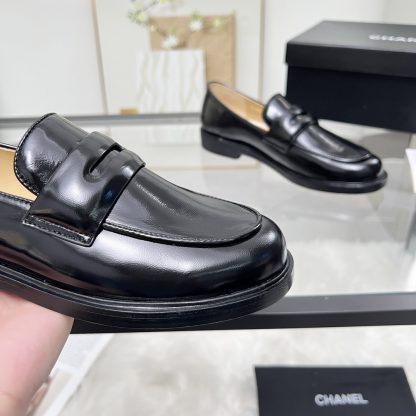 Chanel's new black shiny early spring small round head delicate loafers - Image 2