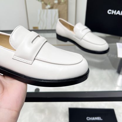 Chanel white early spring new small round head delicate loafers - Image 2