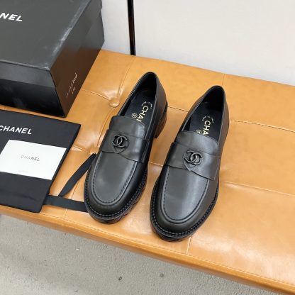 Chanel Autumn and Winter Series Black Small Round Toe Slim Loafers - Image 2