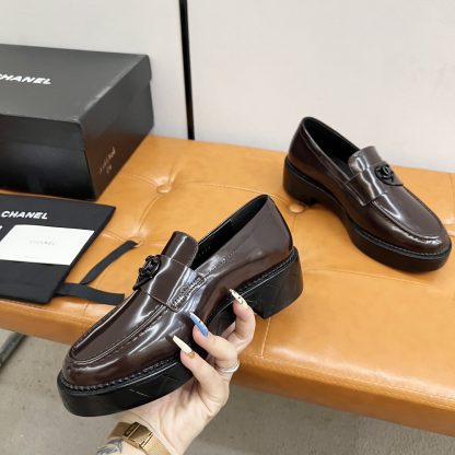 Chanel Autumn Winter Series Brown Small Round Toe Slim Loafers - Image 2