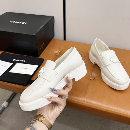 Chanel Autumn and Winter Series White Small Round Toe Slim Loafers - Image 2