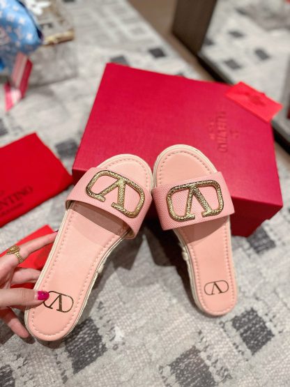 VALENTINO exquisite lychee pattern large V buckle fashion slippers - Image 3
