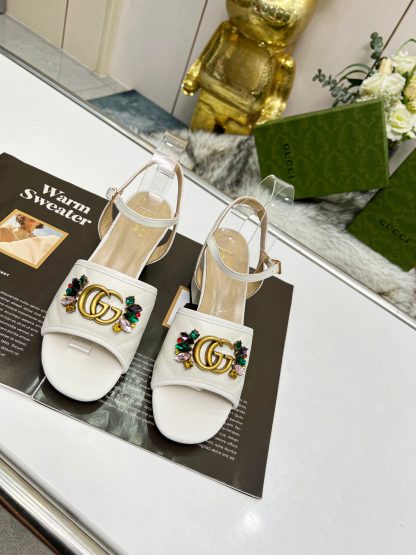 Gucci's new spring and summer rhinestone buckle round-toe thick-heeled sandals - Image 2