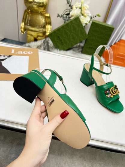 Gucci's new spring and summer rhinestone buckle round-toe thick-heeled sandals - Image 2