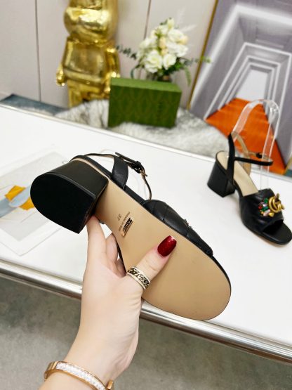 Gucci's new spring and summer rhinestone buckle round-toe thick-heeled sandals - Image 3