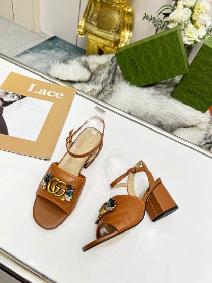 Gucci's new spring and summer rhinestone buckle round-toe thick-heeled sandals - Image 2