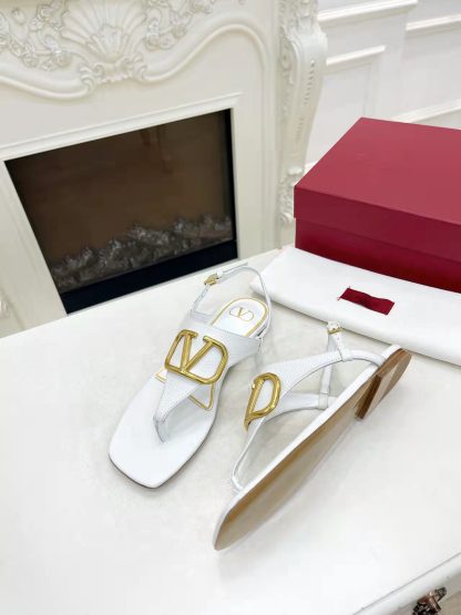 VALENTINO Fashionable and versatile thong sandals - Image 3