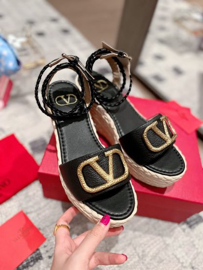 VALENTINO Fashion Litchi Pattern Large V Buckle Exquisite Wedge Sandals