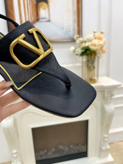 VALENTINO fashionable and versatile thong sandals - Image 3