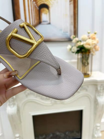 VALENTINO fashionable and versatile thong sandals - Image 3