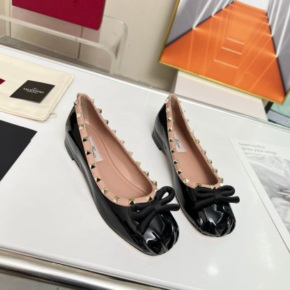 VALENTINO simple versatile rivet flat shoes casual shoes - Image 2