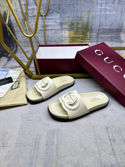 Gucci Interlocking G Leather Slippers - Image 2