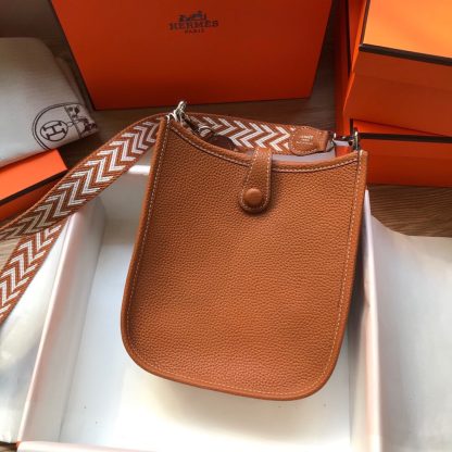 Hermes brown soft leather super easy to match crossbody bag size 17cm - Image 2
