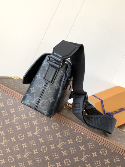Louis Vuitton N46794 Black Flower S-Cape Messenger Bag - Image 2