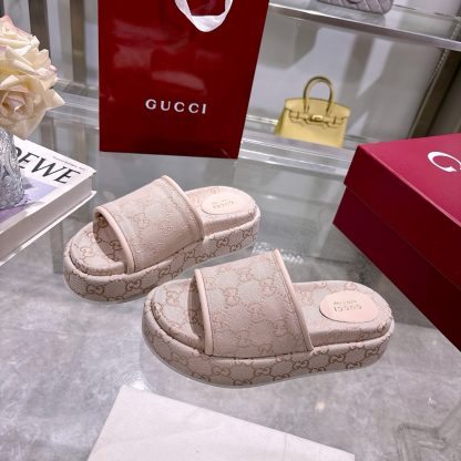 Gucci Women's New GG Platform Slide Sandals - Image 2