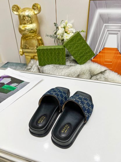 Gucci women's flat slippers - Image 2