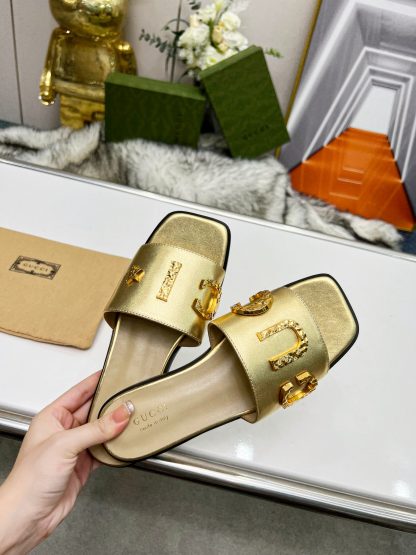 Gucci women's flat slippers - Image 3