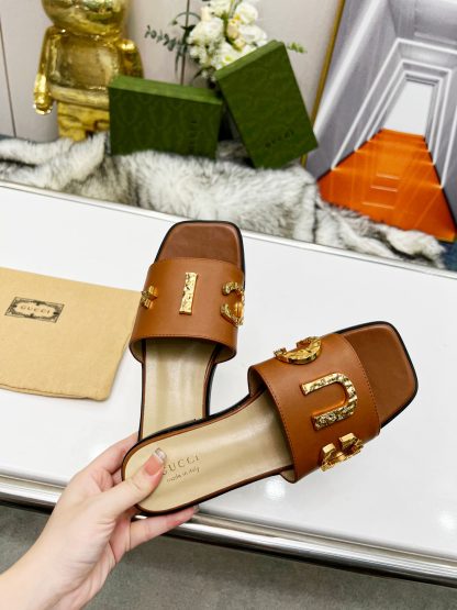 Gucci women's flat slippers - Image 2