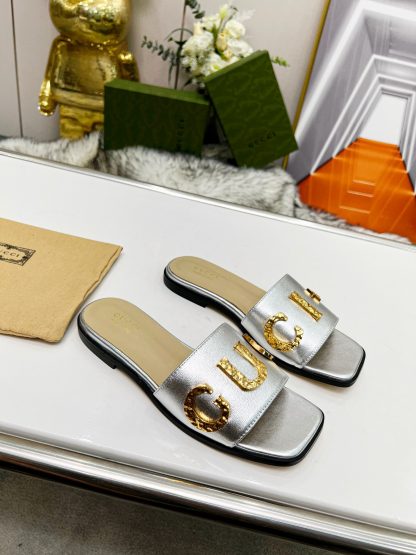 Gucci women's flat slippers - Image 2