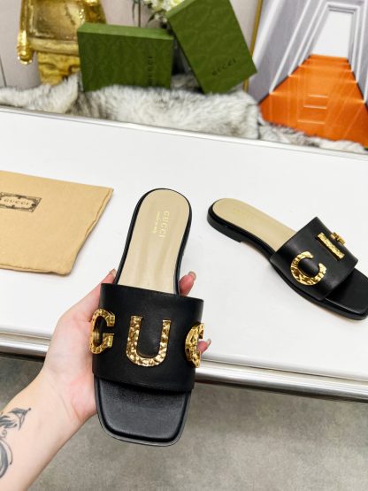 Gucci women's flat slippers - Image 2