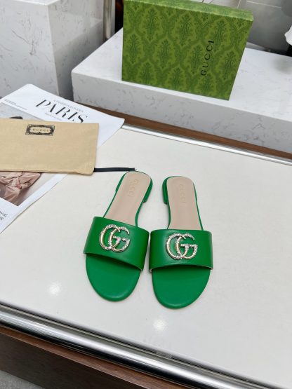 Gucci women's flat slippers - Image 2