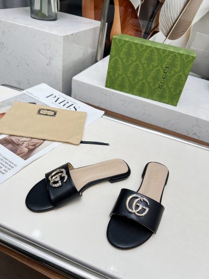 Gucci women's flat slippers - Image 2