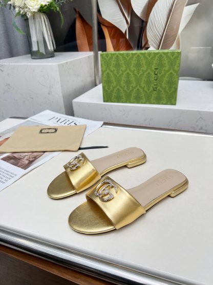 Gucci women's flat slippers - Image 2